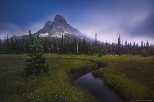 Night falls and fog crawls, North Cascades